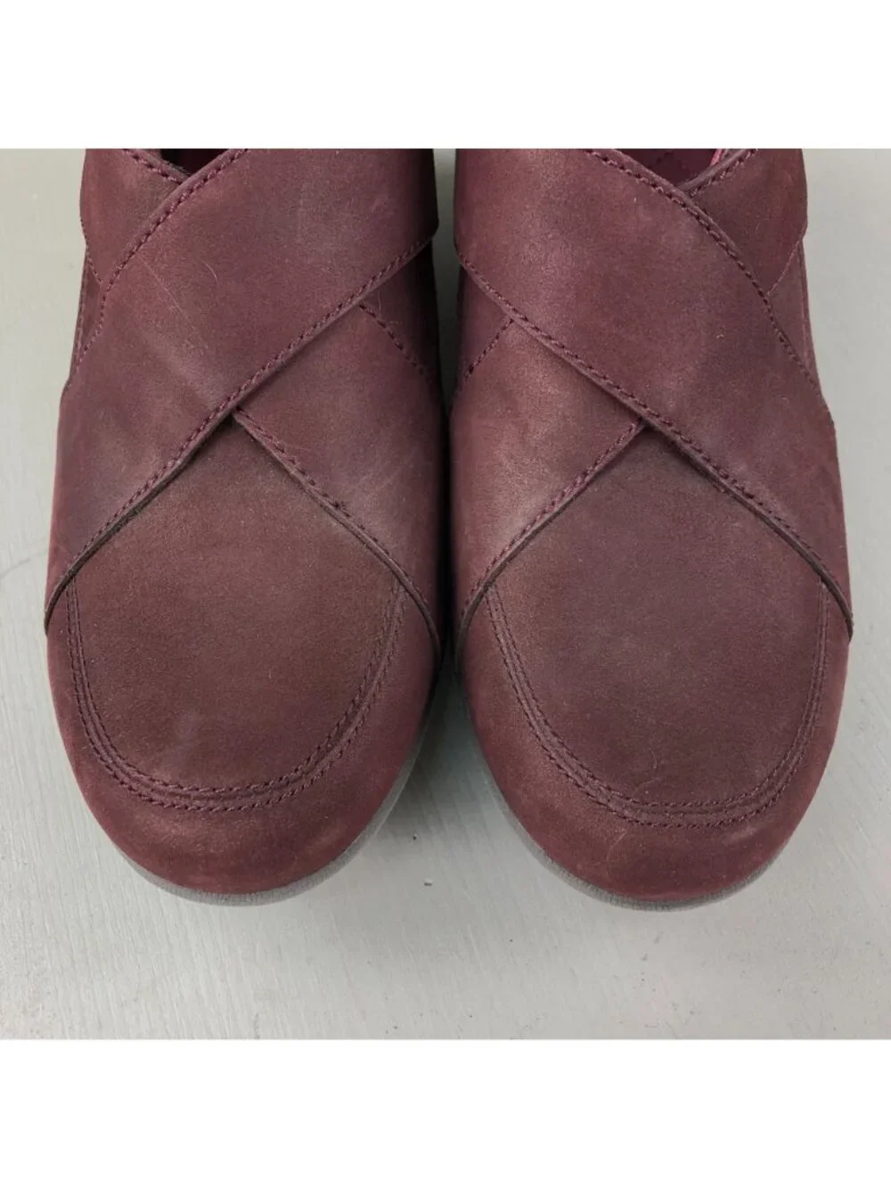 Mozo NWOT Women's Size 8 Descanso Purple Red Leather Wedge Heel Ankle Booties